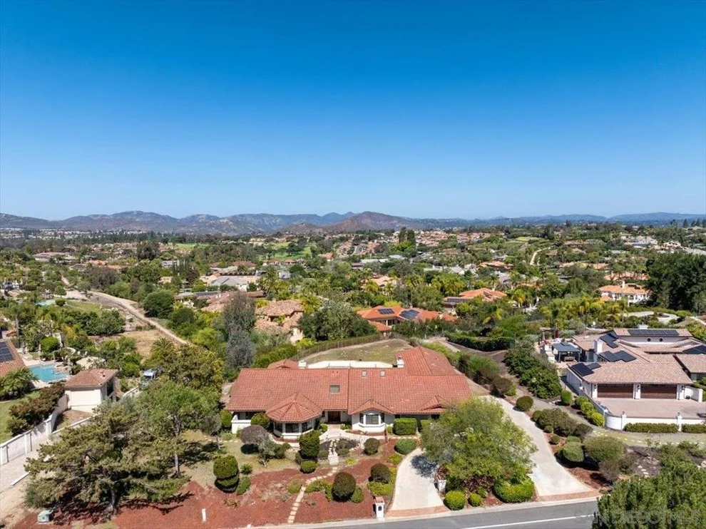 Unit for sale at 17648 Valle Verde Rd, Poway, CA 92064