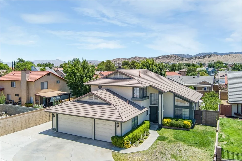 Unit for sale at 2102 Redrock Ct, Palmdale, CA 93551