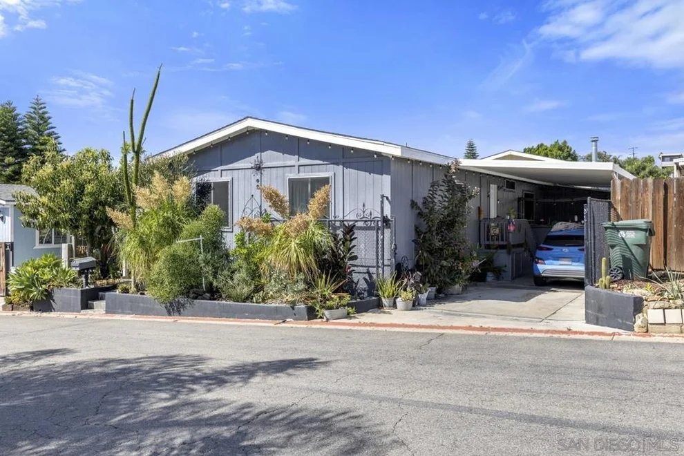 Unit for sale at 1380 Oak Hill Dr, Escondido, CA 92026