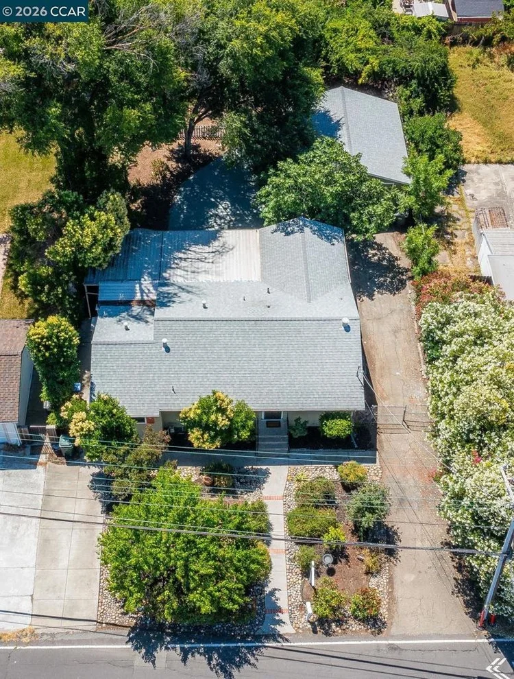 Unit for sale at 2072 Chalomar Rd, Concord, CA 94518