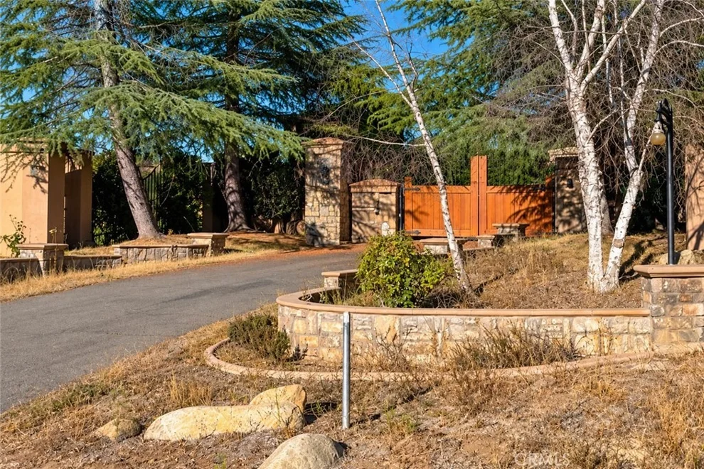 Unit for sale at 39313 Avenida La Cresta, Murrieta, CA 92562
