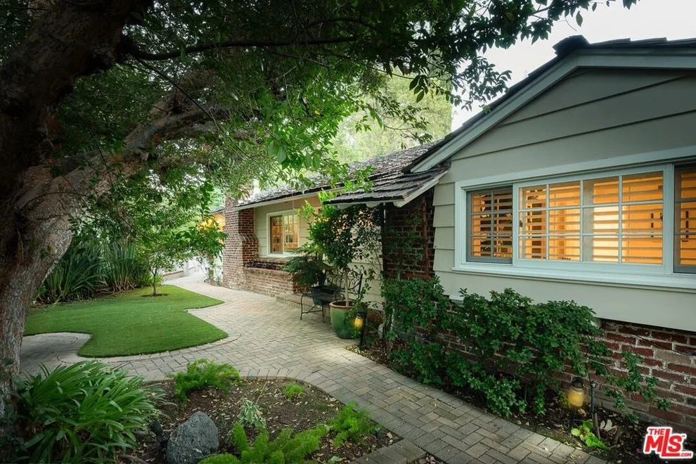 Unit for sale at 3931 Woodcliff Road, Sherman Oaks, CA 91403