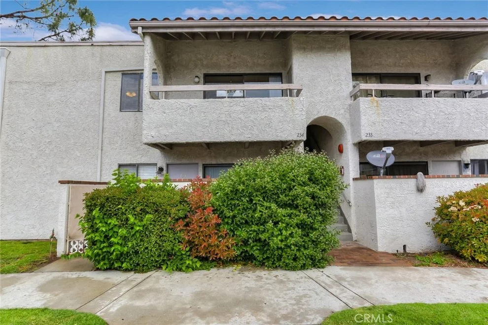 Unit for sale at 25019 Peachland Avenue, Newhall, CA 91321