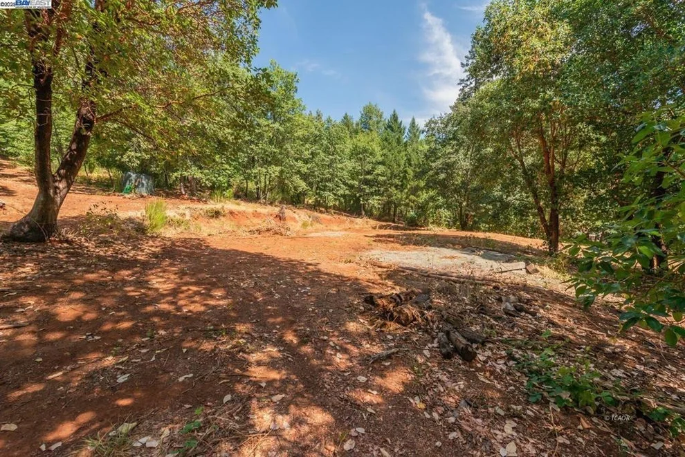 Unit for sale at 171 Connor Creek Rd, Junction City, CA 96048