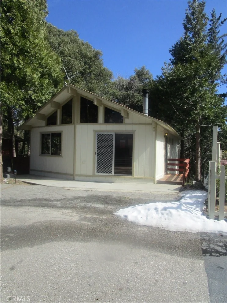 Unit for sale at 601 Ridge Place, Crestline, CA 92325