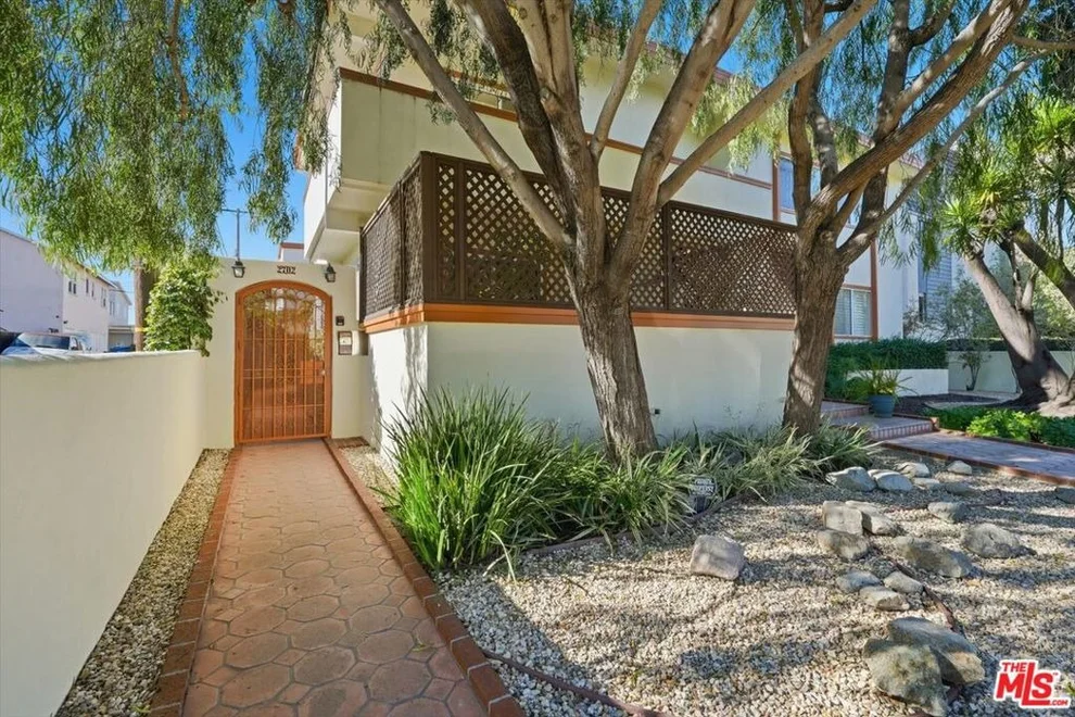 Unit for sale at 2702 11th Street, Santa Monica, CA 90405