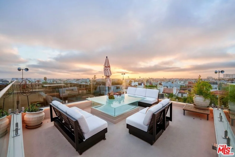 Unit for sale at 122 Union Jack Mall, Los Angeles, CA 90292