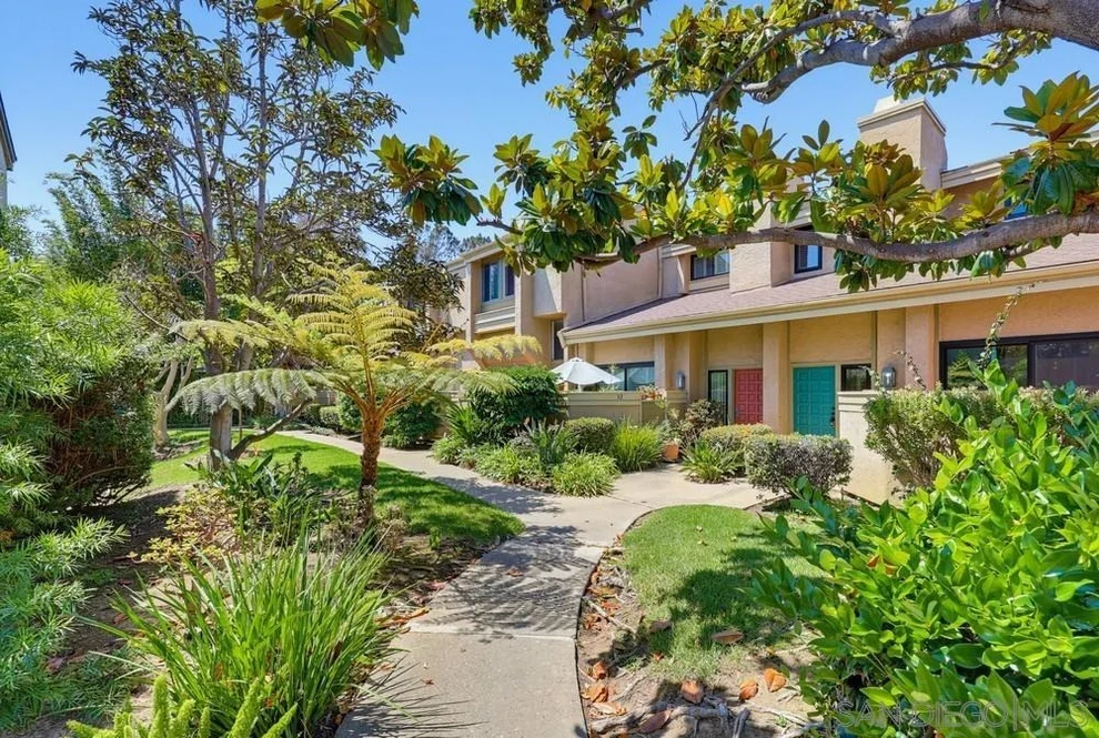 Unit for sale at 3249 Caminito Eastbluff, La Jolla, CA 92037