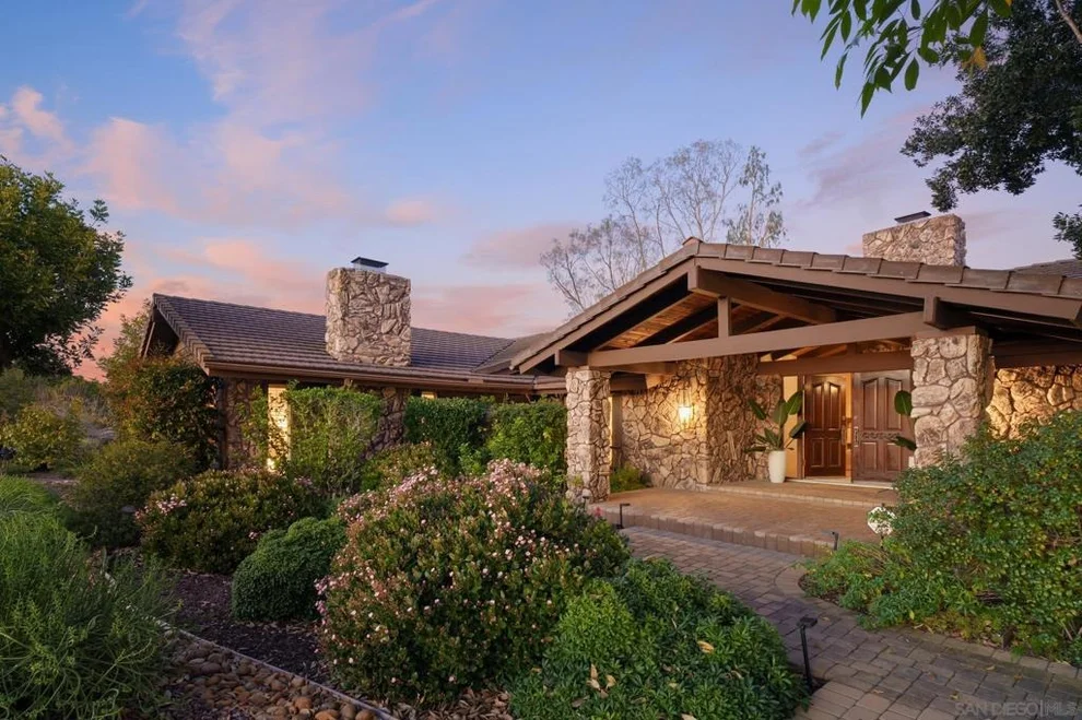 Unit for sale at 15943 Ranch Hollow Rd, Poway, CA 92064