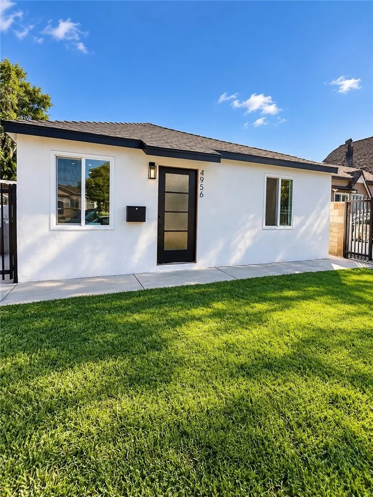 Unit for sale at 4956 E San Carlos, Compton, CA 90221