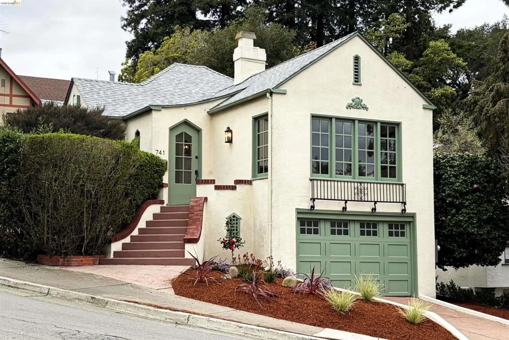 Unit for sale at 741 Grosvenor Pl, Oakland, CA 94610