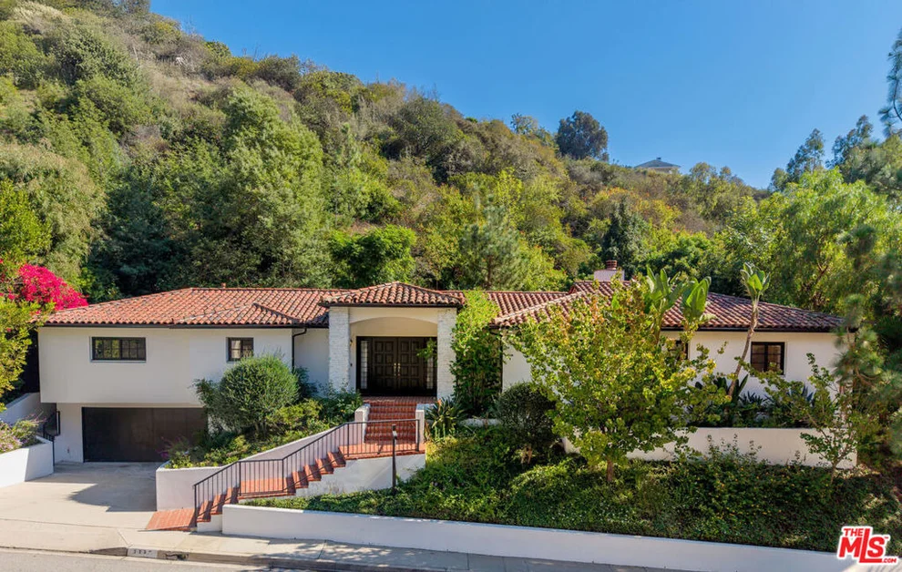 Unit for sale at 1132 Chantilly Road, Los Angeles, CA 90077