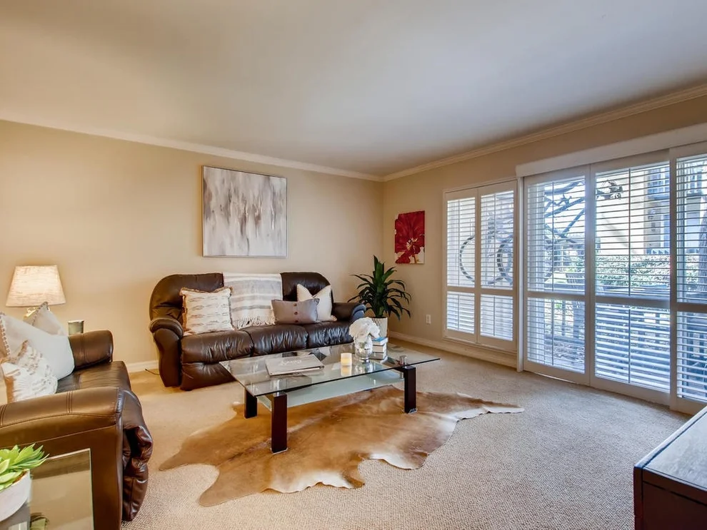 Unit for sale at 17093 W Bernardo Dr, San Diego, CA 92127