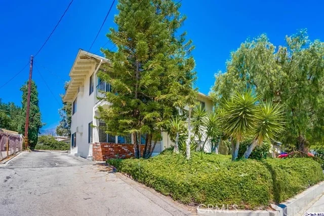 Unit for sale at 2527 Hermosa Avenue, Montrose, CA 91020