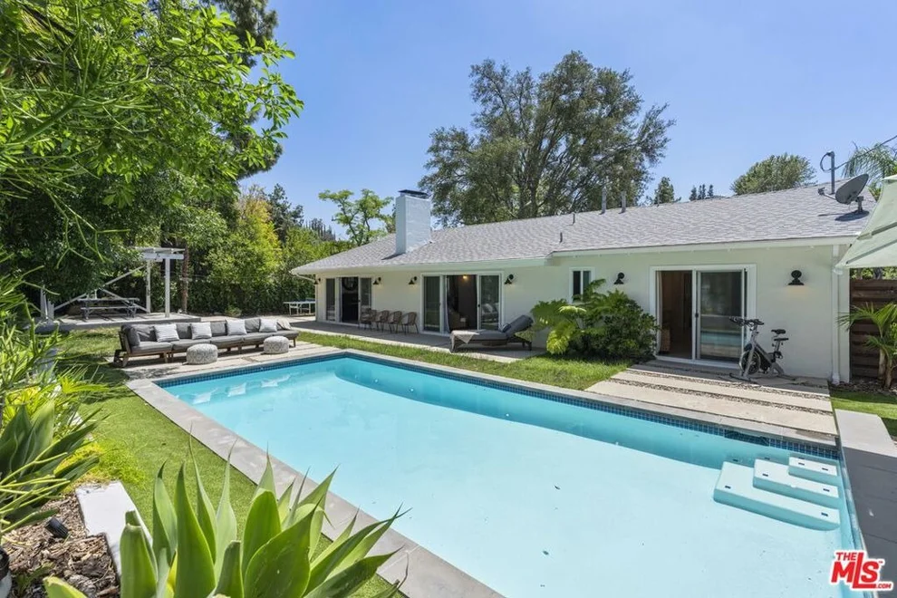 Unit for sale at 23023 Gainford Street, Woodland Hills, CA 91364