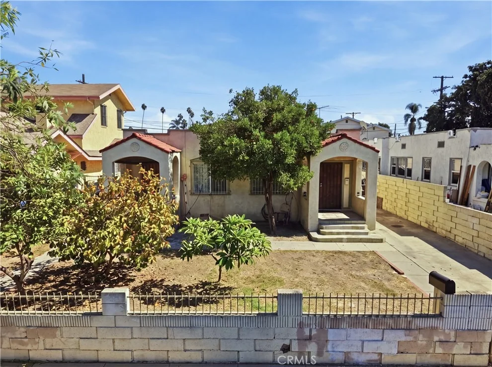 Unit for sale at 3940 La Salle, Los Angeles, CA 90062