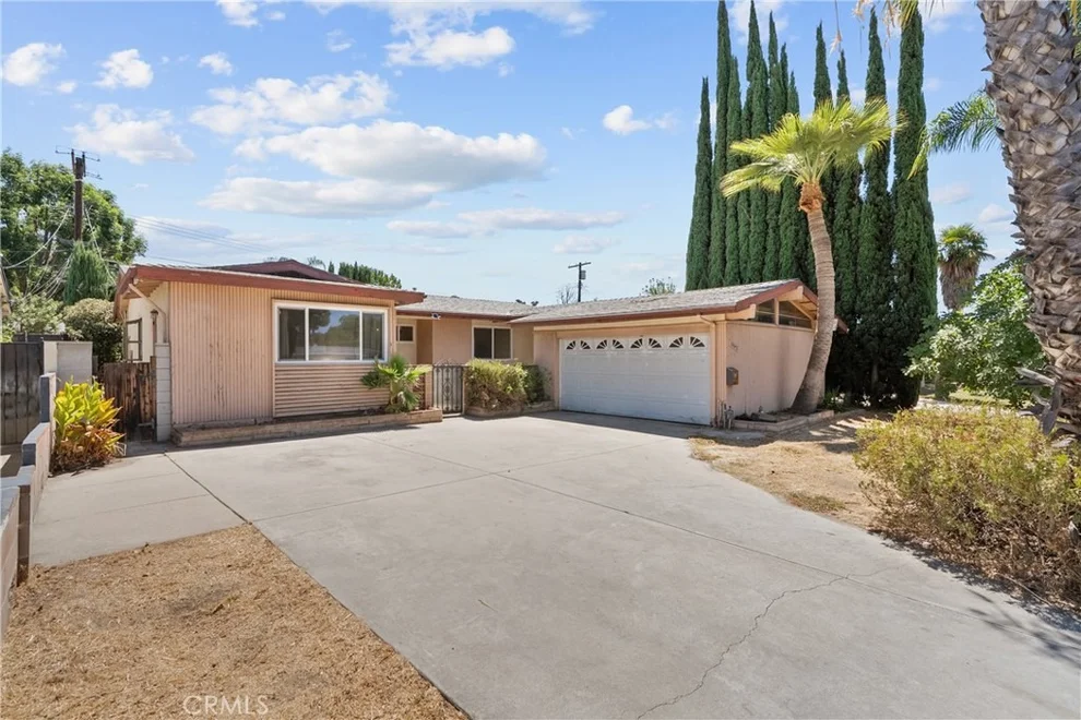 Unit for sale at 10048 Swinton Avenue, Granada Hills, CA 91343
