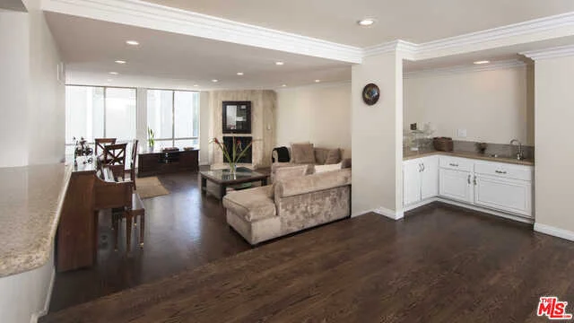 Unit for sale at 321 N OAKHURST Drive, Beverly Hills, CA 90210