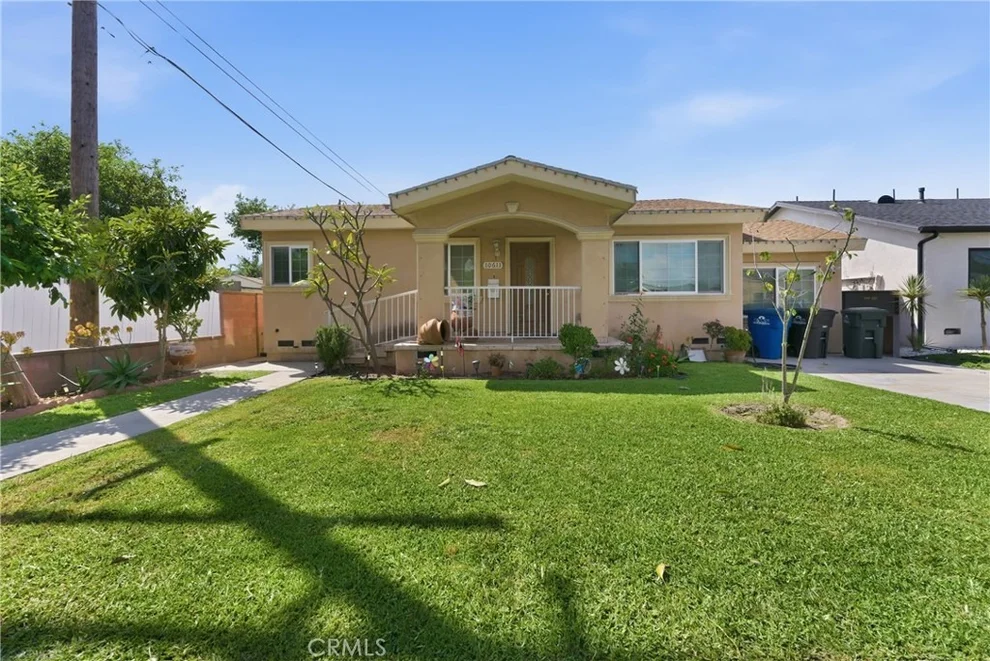 Unit for sale at 10611 Bowman, South Gate, CA 90280