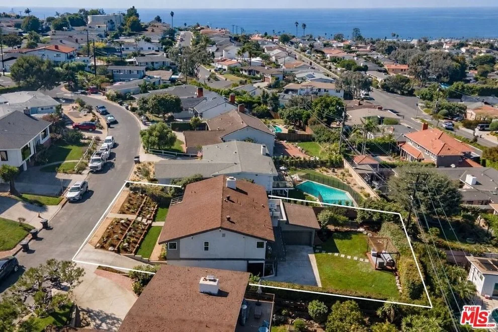 Unit for sale at 221 Via Los Miradores, Redondo Beach, CA 90277