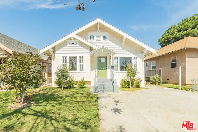 Unit for sale at 2107 W 31ST Street, Los Angeles, CA 90018