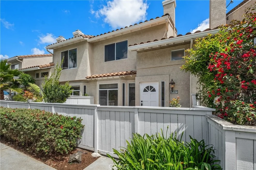 Unit for sale at 26927 Begonia, Mission Viejo, CA 92692