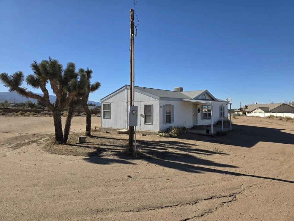 Unit for sale at 9572 Smith Road, Phelan, CA 92371