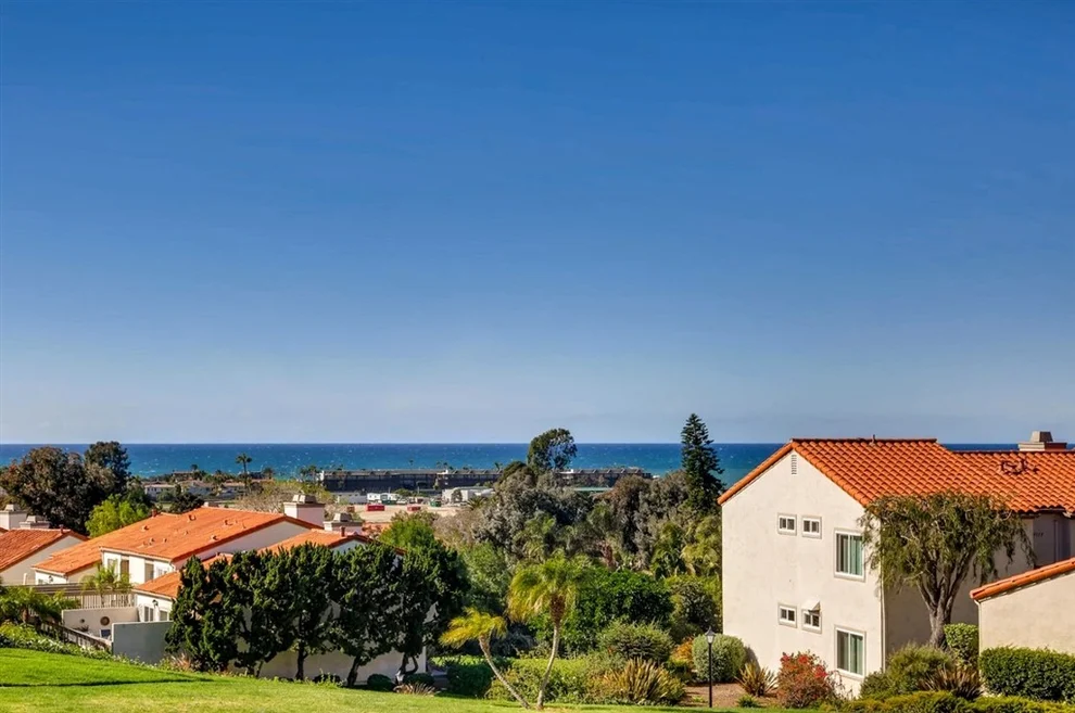 Unit for sale at 916 Caminito Estrada, Carlsbad, CA 92011