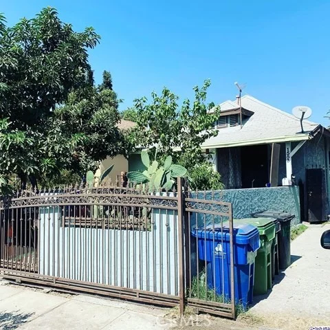 Unit for sale at 1553 E 43rd Street, Los Angeles, CA 90011