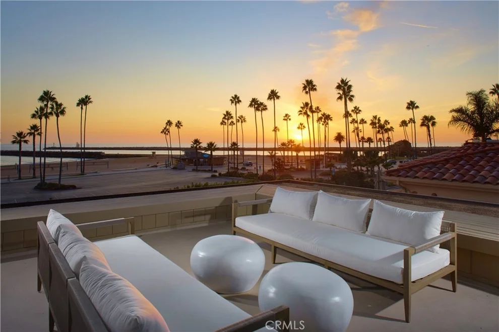 Unit for sale at 3024 Breakers Drive, Corona Del Mar, CA 92625
