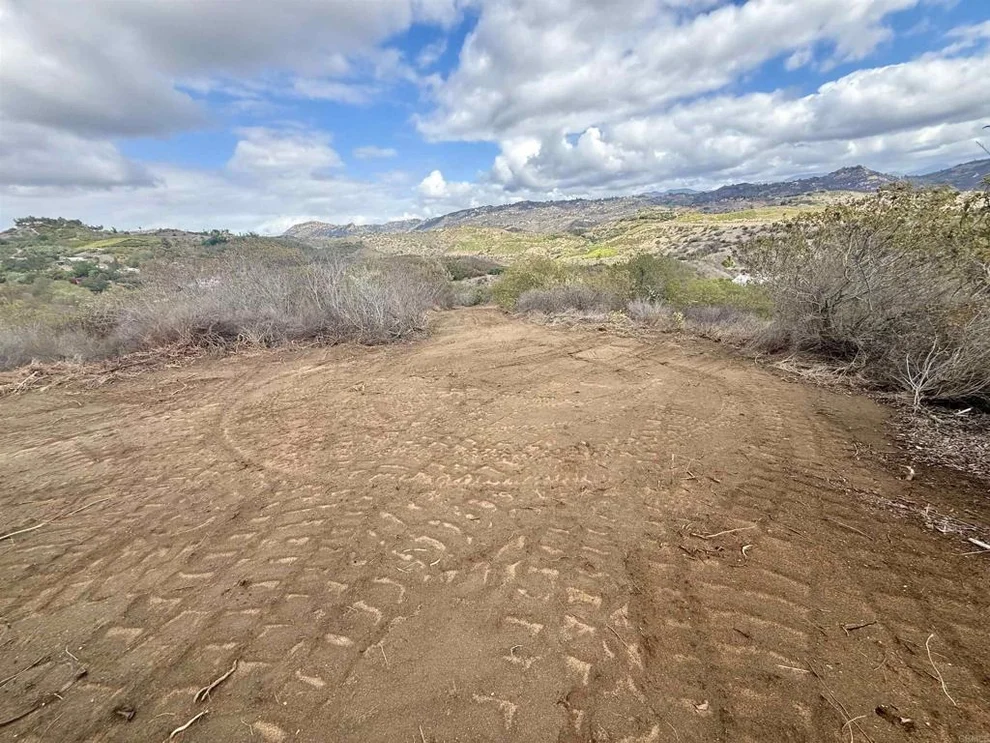 Unit for sale at Mission Ridge Lane 22, Fallbrook, CA 92028