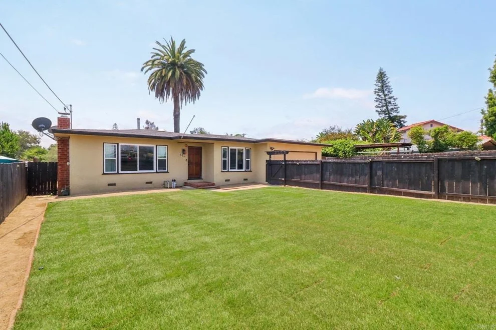 Unit for sale at 915 Crest View Dr, Vista, CA 92081