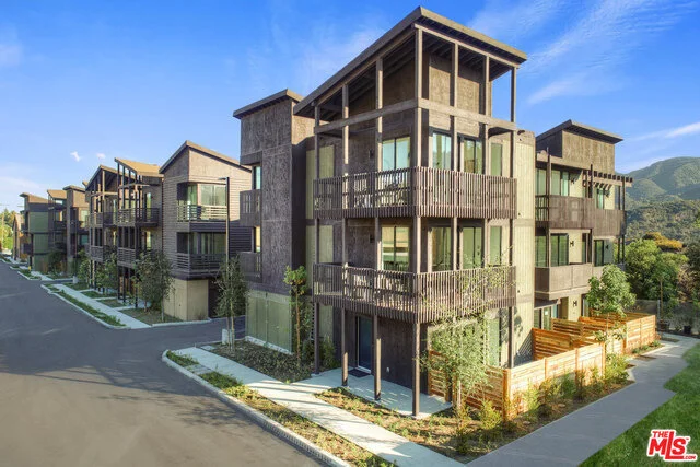 Unit for sale at 4201 PENNSYLVANIA Avenue, Los Angeles, CA 91214