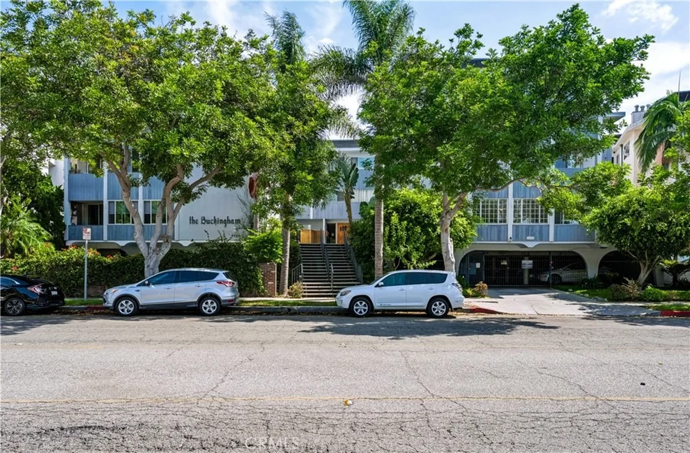 Unit for sale at 6150 Buckingham Pkwy, Culver City, CA 90230