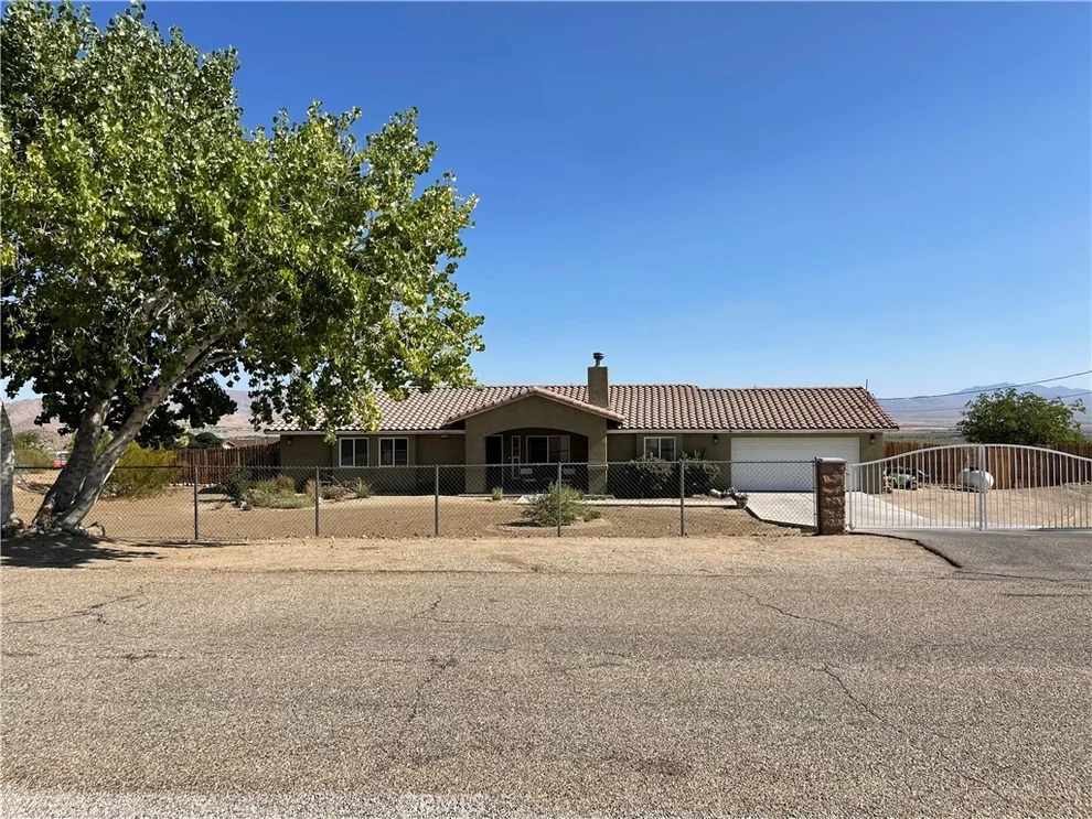 Unit for sale at 32868 Zircon Road, Lucerne Valley, CA 92356