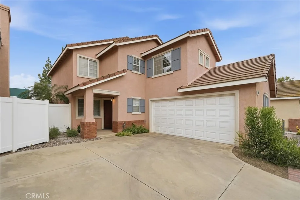 Unit for sale at 875 Bramble, Corona, CA 92878