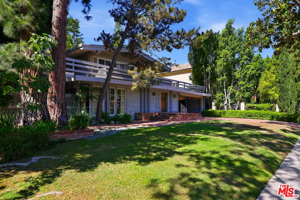 Unit for sale at 521 N Crescent Drive, Beverly Hills, CA 90210