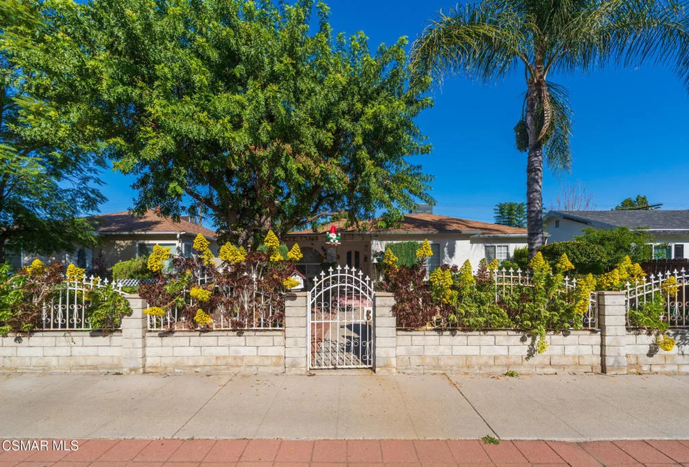 Unit for sale at 18049 Burbank Boulevard, Encino, CA 91316