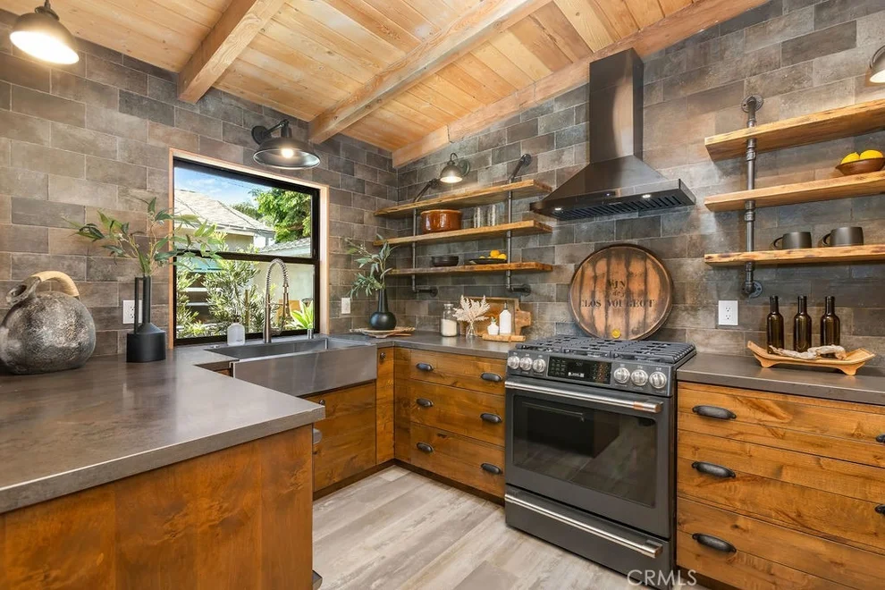 Unit for sale at 252 Walnut, Costa Mesa, CA 92627