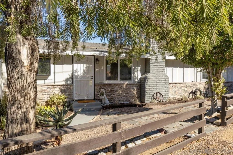 Unit for sale at 1840 Davis, Fallbrook, CA 92028