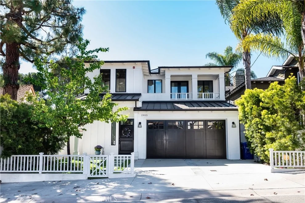 Unit for sale at 1905 Elm Avenue, Manhattan Beach, CA 90266