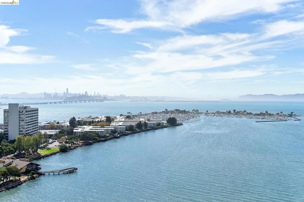 Unit for sale at 6363 Christie Ave, Emeryville, CA 94608