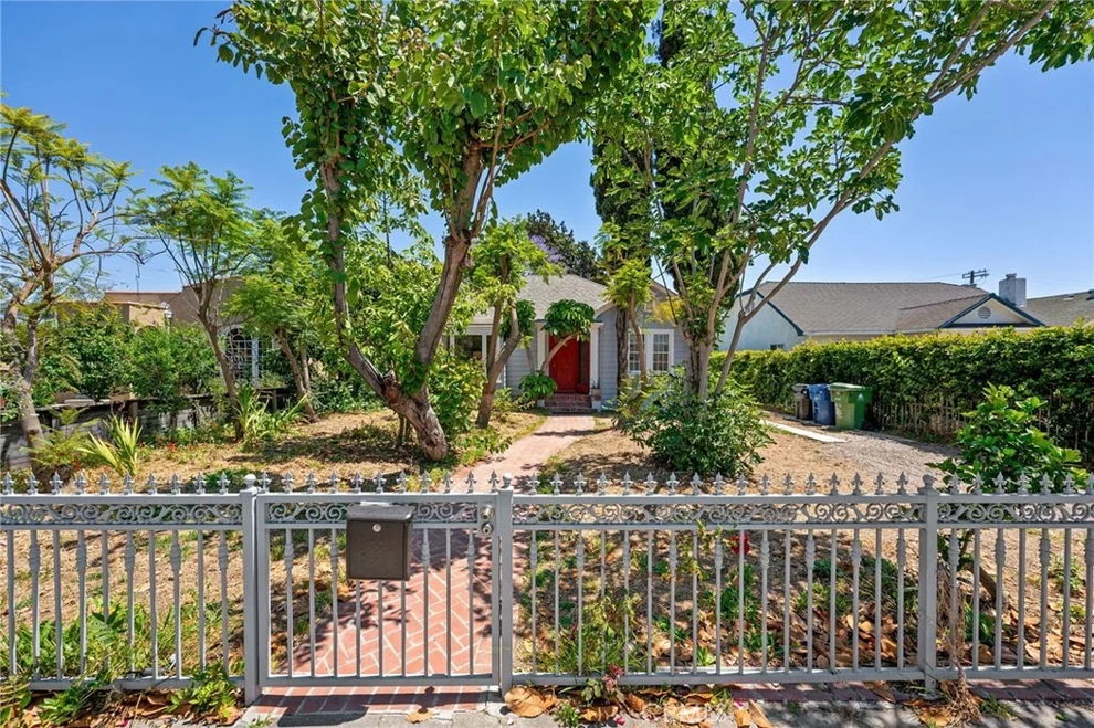 Unit for sale at 1106 S Victoria Avenue, Los Angeles, CA 90019
