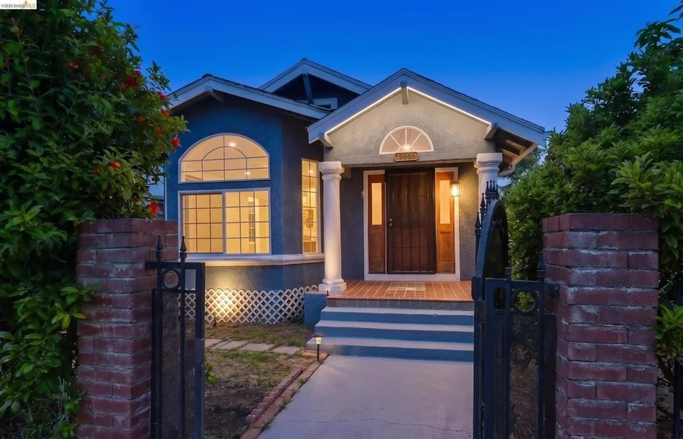 Unit for sale at 5081 Congress Ave, Oakland, CA 94601