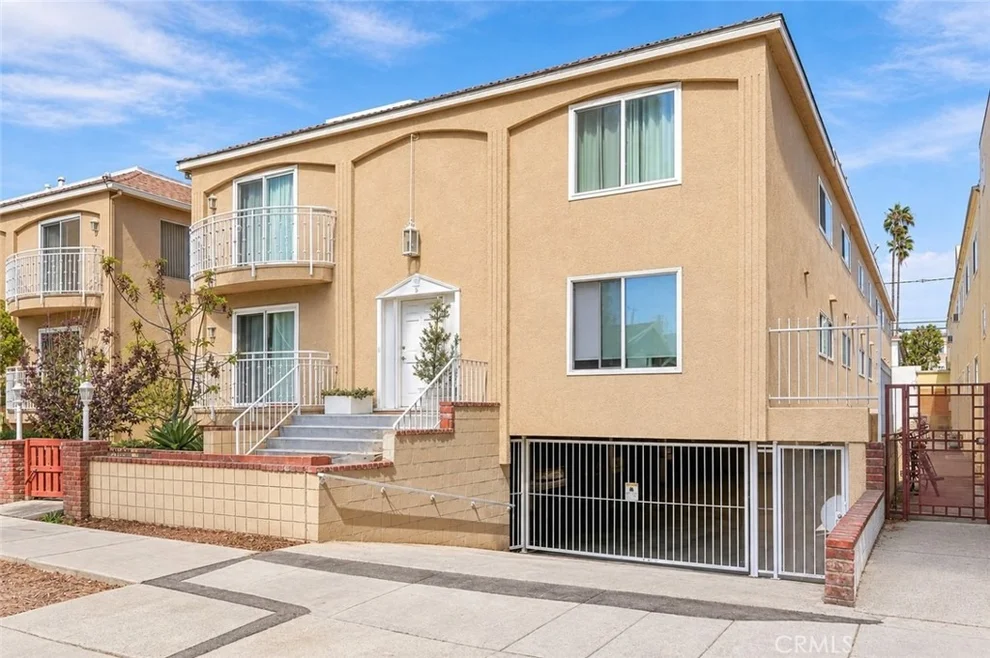 Unit for sale at 933 11th Street, Santa Monica, CA 90403