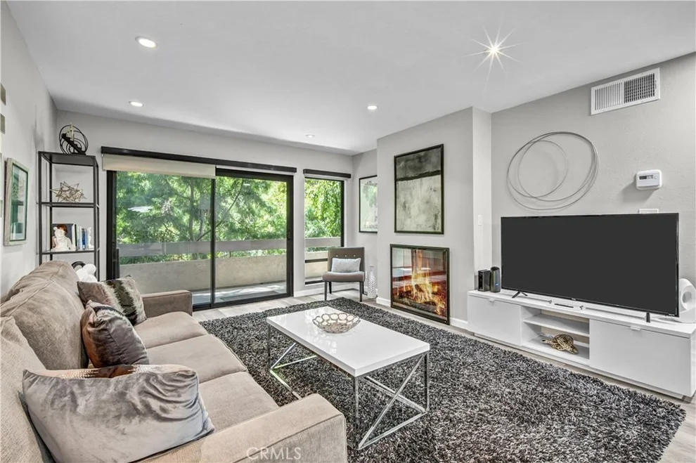 Unit for sale at 950 N Kings Road, West Hollywood, CA 90069