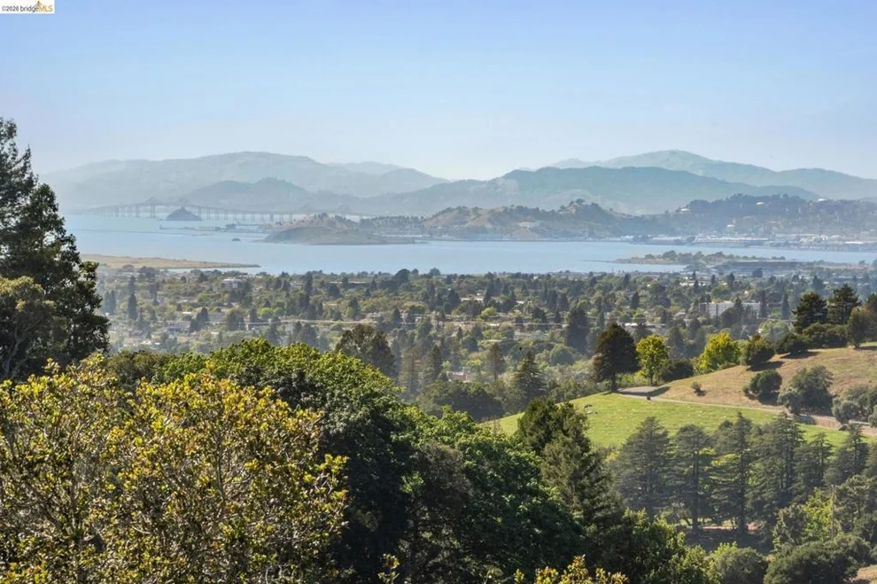 Unit for sale at 453 Scenic Ave, Piedmont, CA 94611