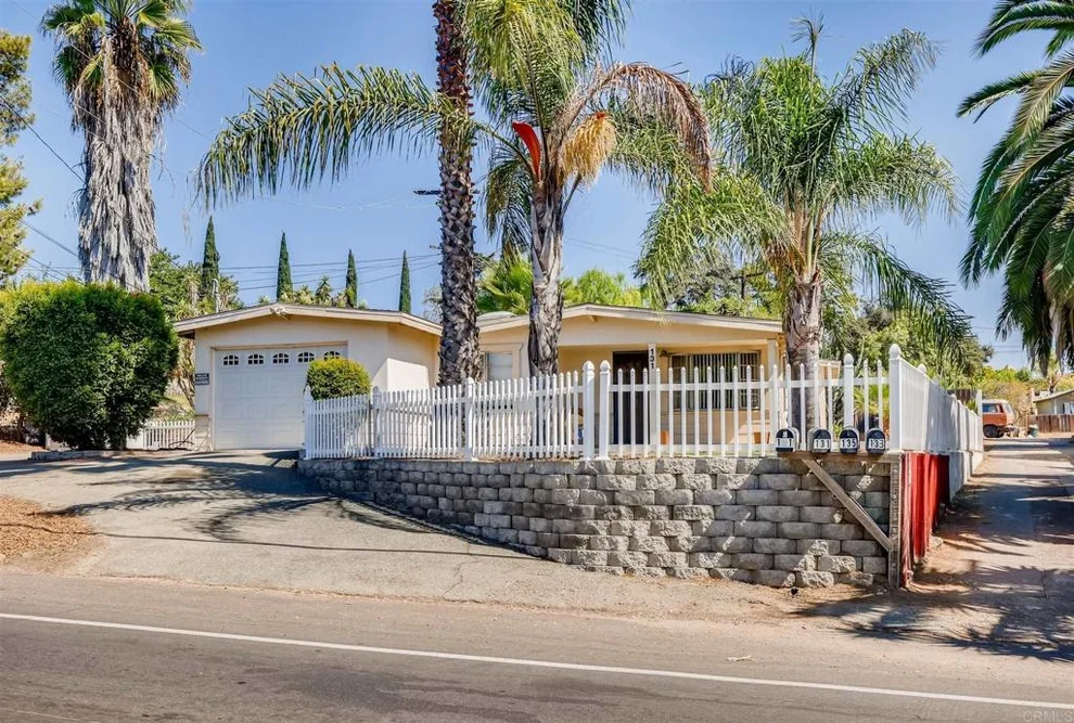 Unit for sale at 131 Plymouth Dr, Vista, CA 92083
