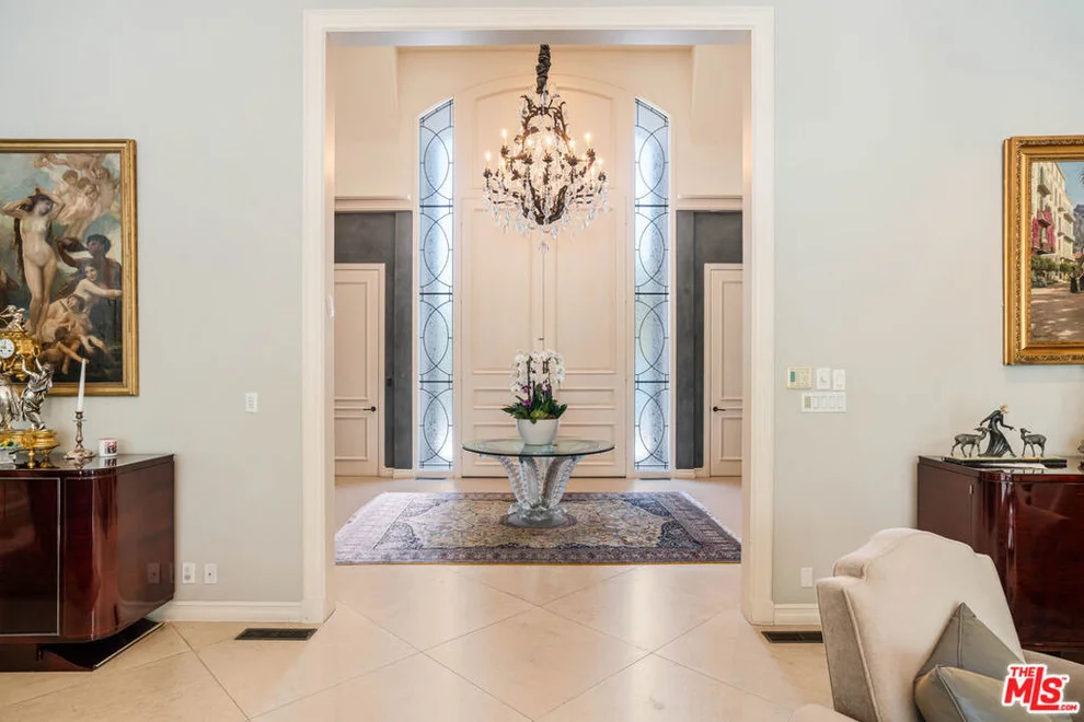 Unit for sale at 915 Hartford Way, Beverly Hills, CA 90210