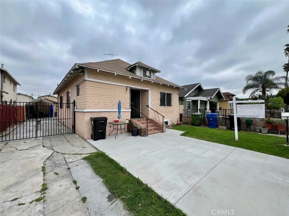 Unit for sale at 5852 S Olive Street, Los Angeles, CA 90003
